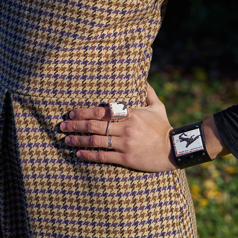 Bracciale-alta-moda-pantaloni-1