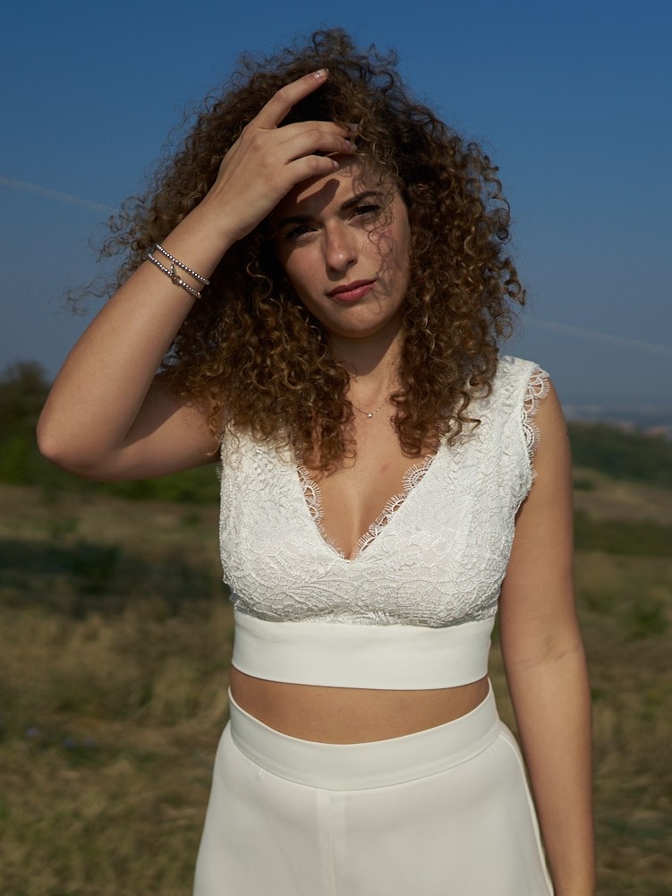 top in pizzo per barbara, sposa in pantaloni