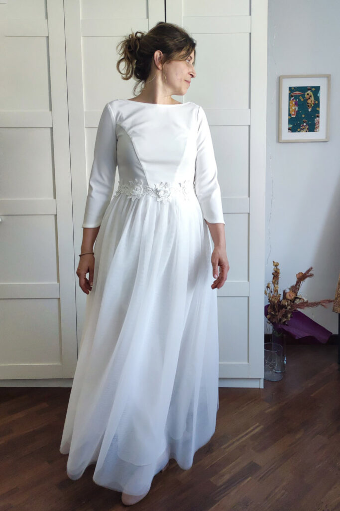 L'abito da sposa per rito civile di Margherita è un abito classico con gonna di tulle