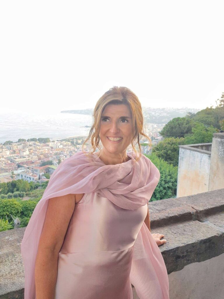 abito della mamma della sposa con stola