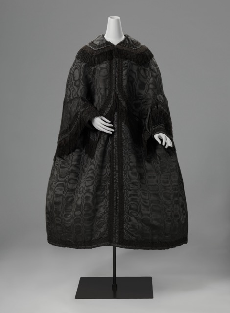 douillette l'antenato del cappotto da donna