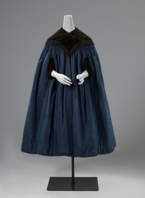 douillette l'antenato del cappotto da donna