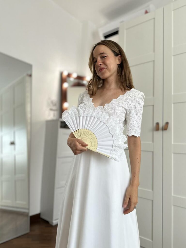 Per Marina ho decorato un ventaglio con lo stesso pizzo del suo Abito da Sposa