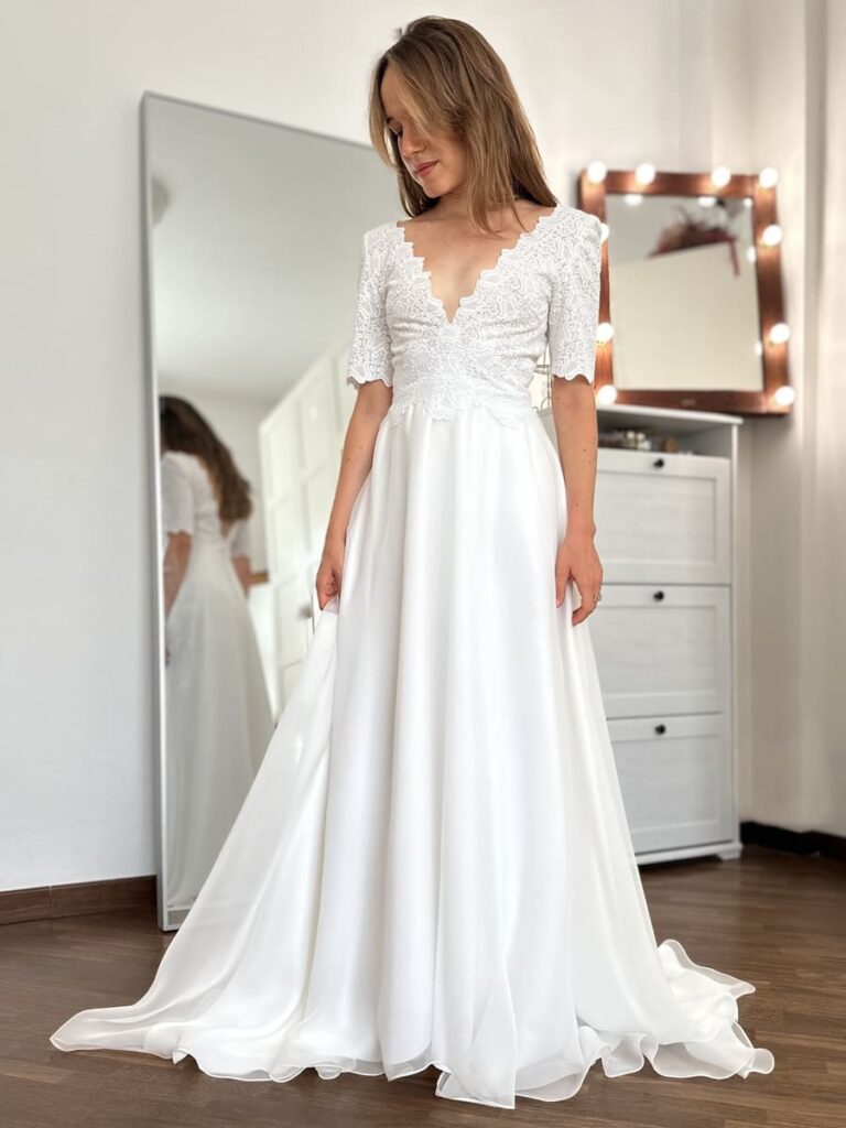 abito da sposa in seta su misura per sposa petite