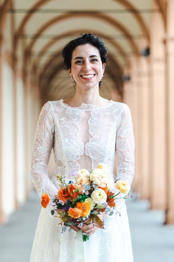 scollatura con trasparenze abito da sposa su misura