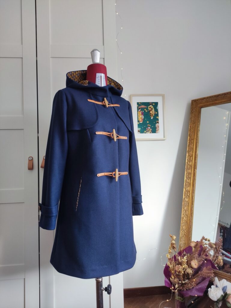 montgomery da donna sartoriale di colore blu allacciato